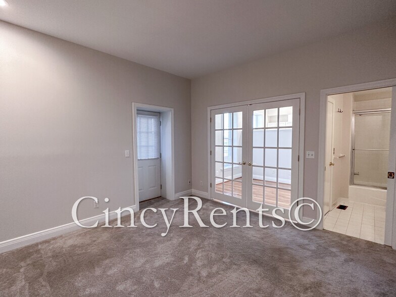 Building Photo - 334 Kilgour St