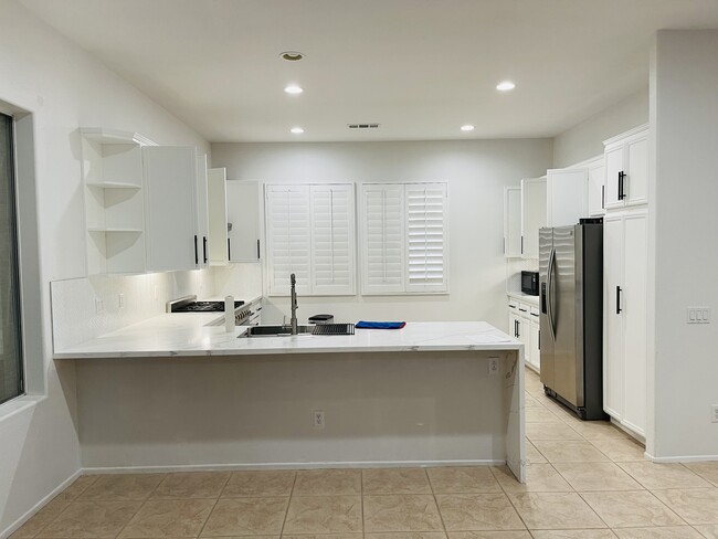 Building Photo - 43468 Amaryllis Way