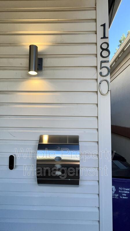 Building Photo - 1850 W 33rd Ave