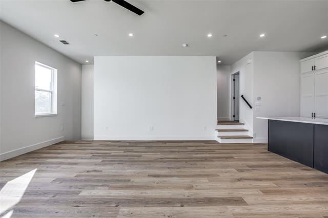 Building Photo - 2143 Mail Ave