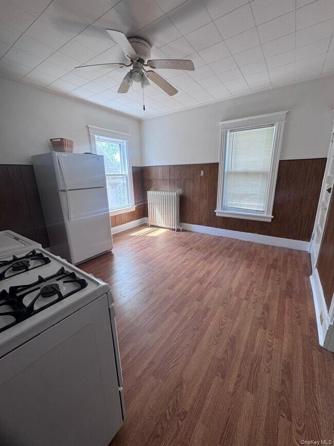 Building Photo - 106 South Ave