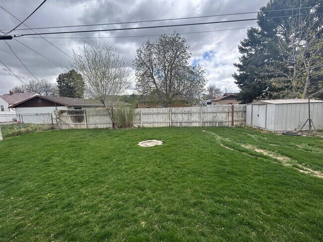 Building Photo - 547 Poole-2