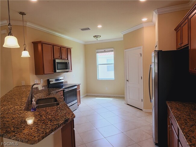 Building Photo - 2432 Caslotti Way