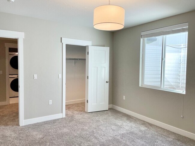 Building Photo - 6953 Canyon Meadows Dr