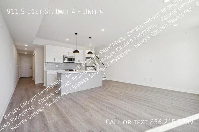 Building Photo - 911 S 51st St