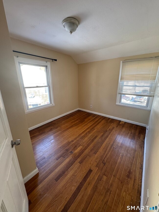 Building Photo - 117 Dupont Pl