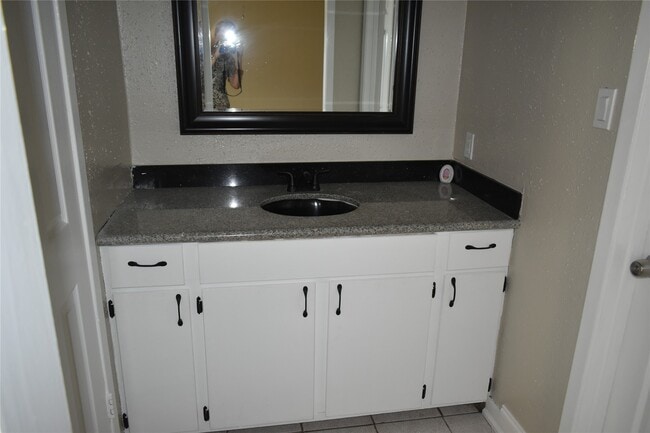 Building Photo - 16627 Gaeldom Dr