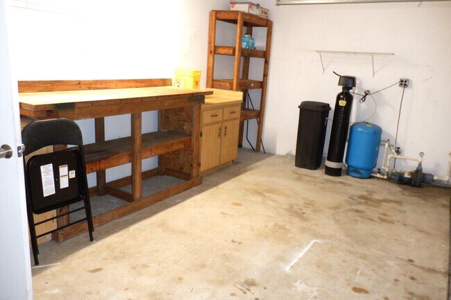 Building Photo - 1351 Danbury St SW