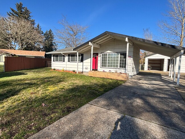 Building Photo - Newly Updated 3 Bedroom Home in SE Portland