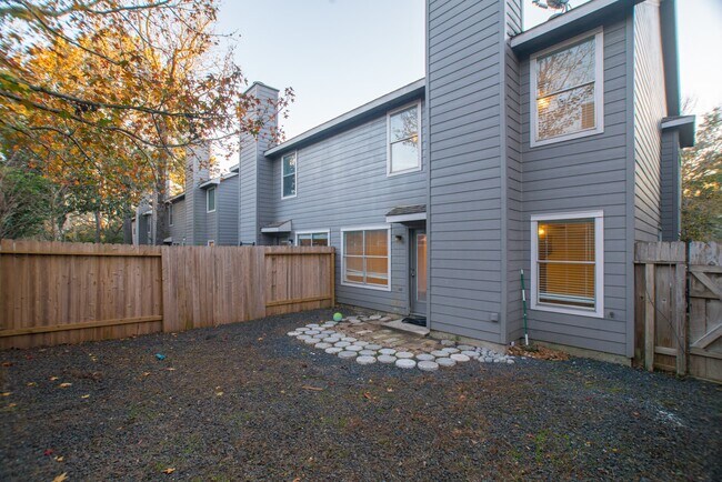 Building Photo - 226 Blushwood Pl