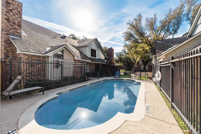 Building Photo - 449 Harris St