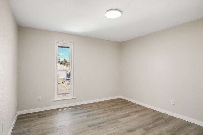 Building Photo - 2-Bedroom Gem with Granite Countertops