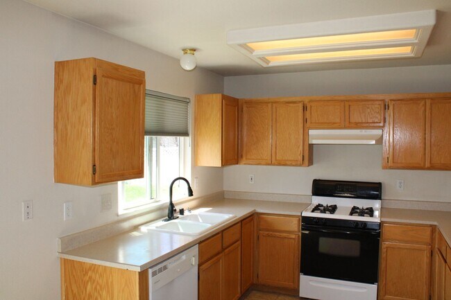 Building Photo - 3 BED 2 BATH HOUSE LOCATED IN THE RAVENWOOD SUBDIVISION IN ANDERSON