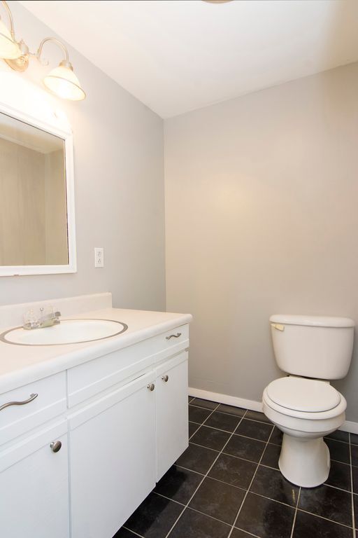 Building Photo - 2bed/1.5bath Condo near Robeson Elementary