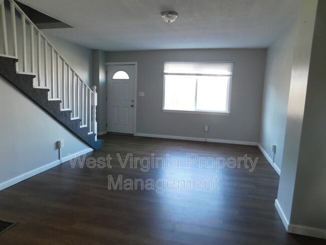 Building Photo - 200 Lewis St