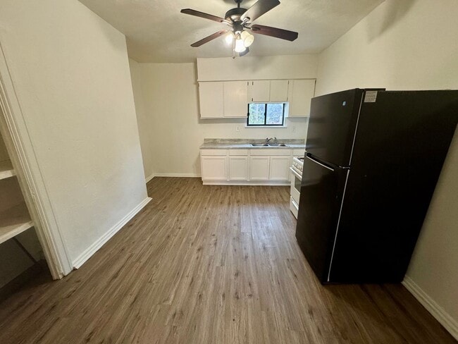 Building Photo - 2903 Stayton St