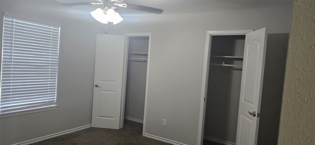 Building Photo - 15923 Boulder Oaks Dr