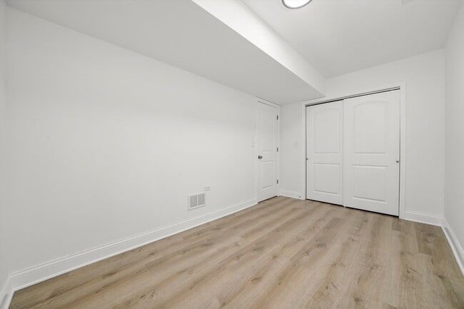 Building Photo - 2721 S Pulaski Rd