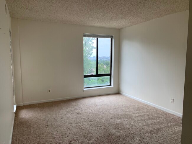 Master bedroom - 807 N Howard St