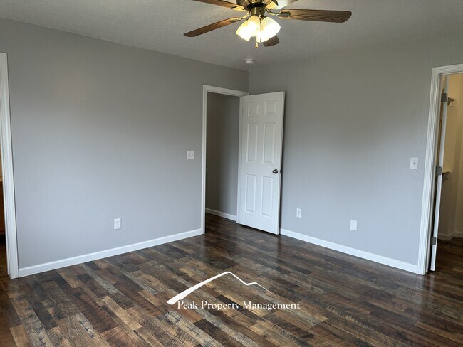 Building Photo - 614 Alturas St