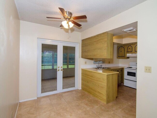 Building Photo - 226 SW Reynolds Ave