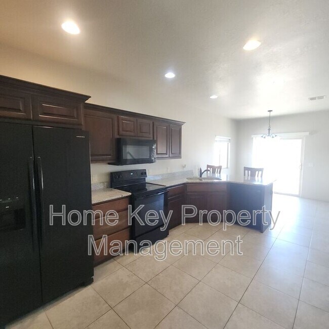 Building Photo - 370 W Buena Vista Blvd