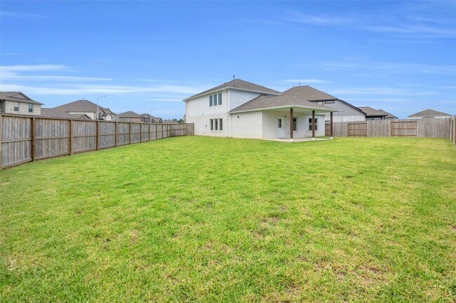 Building Photo - 15100 Crown Mnr Dr