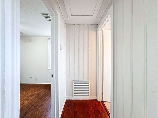 Building Photo - 2649 1/2 Dartmouth Ave N