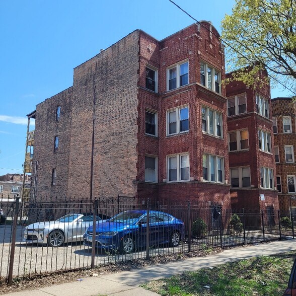Building Photo - 6725 S Clyde Ave