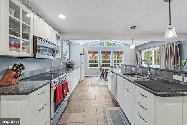 Building Photo - 12918 Framingham Ct