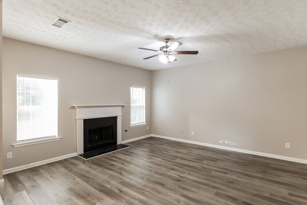 Building Photo - 550 Gardinia Dr