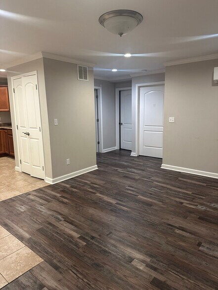 Building Photo - 1611 S Main St