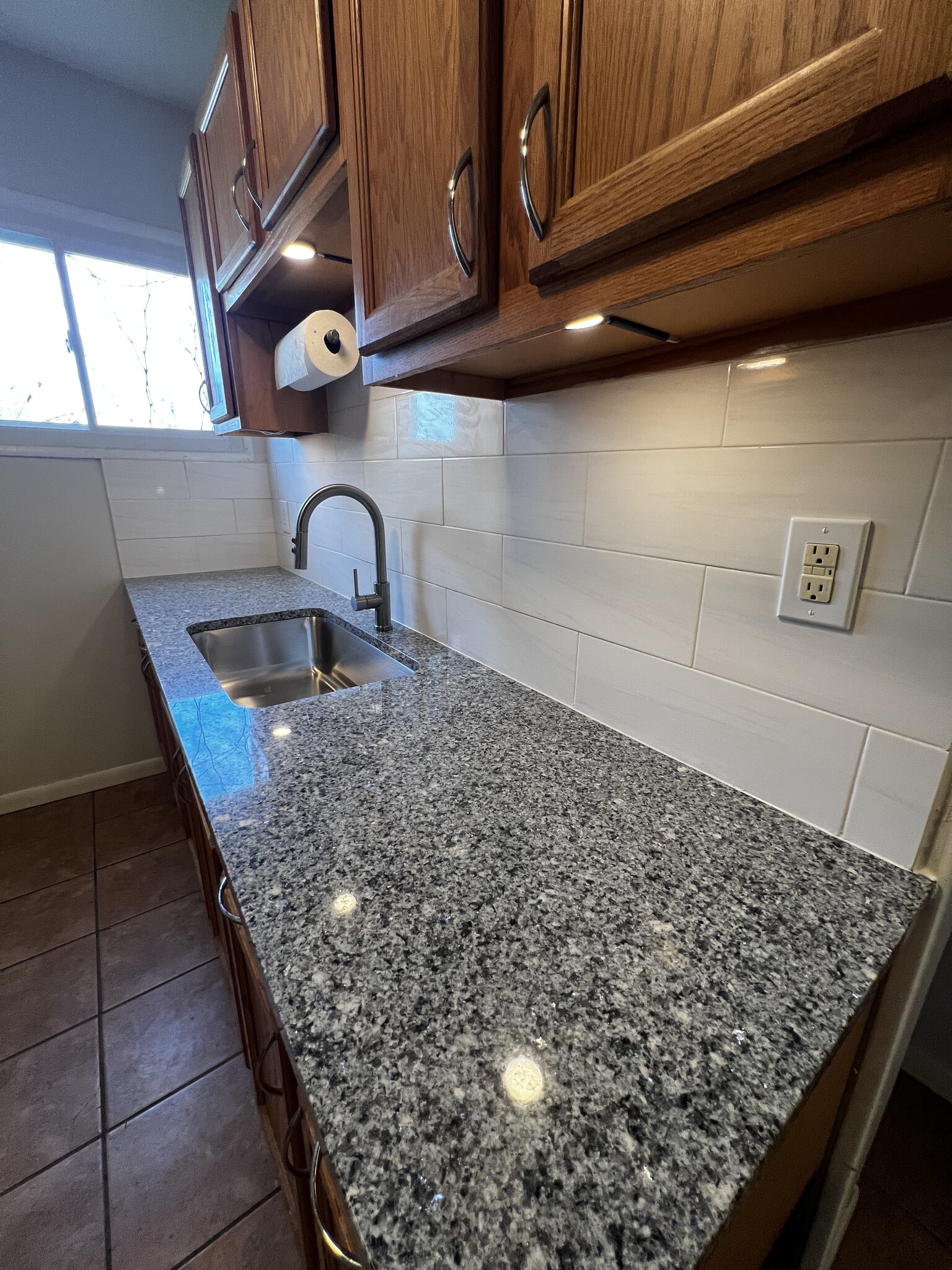 Kitchen - 4414 Ivanhoe Ave