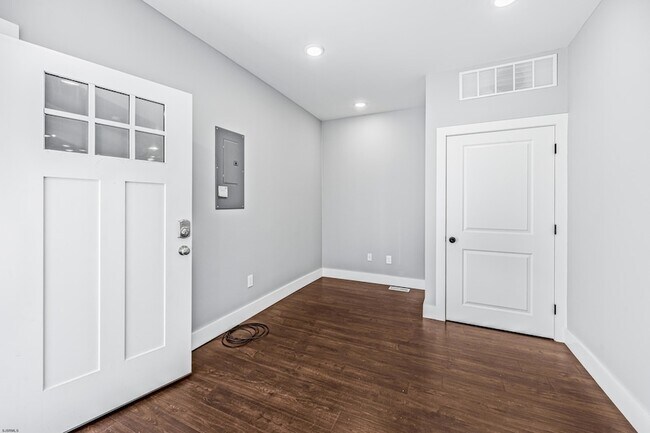 Building Photo - 24 S Washington Ave