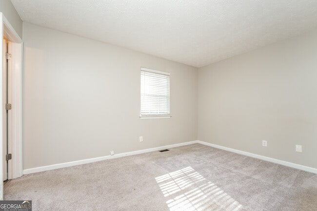 Building Photo - 5591 Spg Hl Bnd