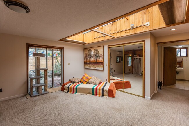 Building Photo - 2 bed/2 bath house in Oak Grove/Milwaukie- Available Now !