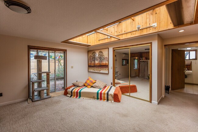 Building Photo - 3 bed/2 bath house in Oak Grove/Milwaukie- Available Now !