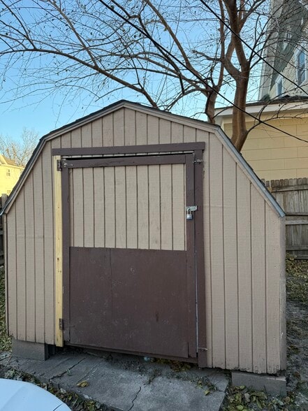 Building Photo - 328 14th St SE