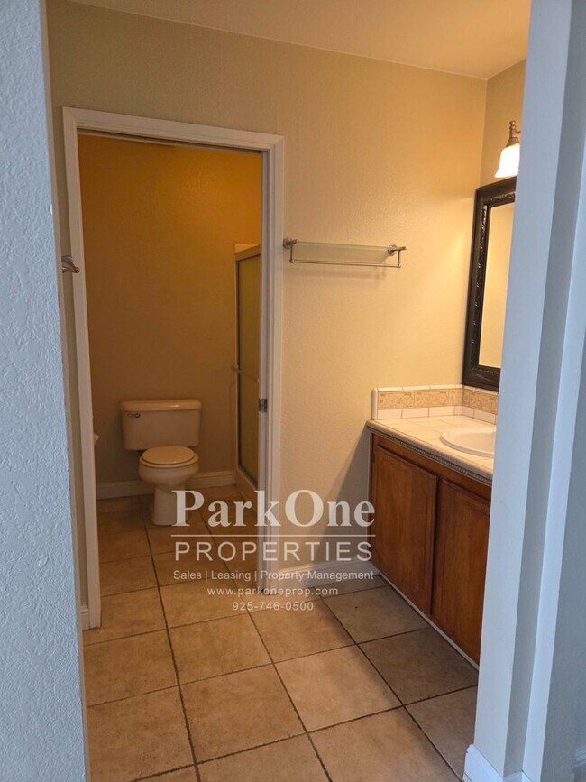 Building Photo - 384 Grovewood Loop N