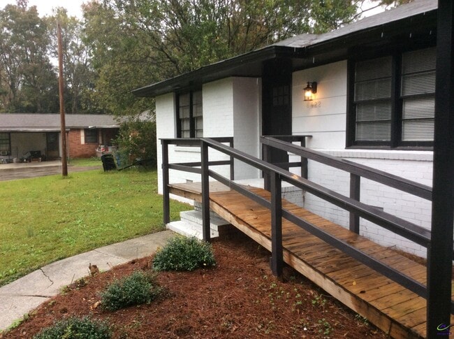 Building Photo - 6422 Gibson Rd