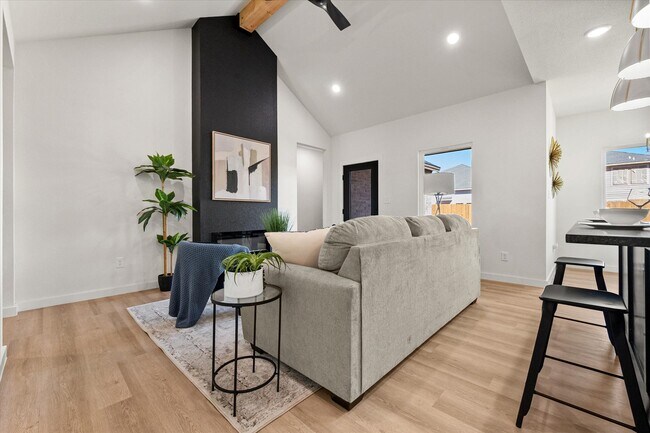 Building Photo - 1410 Farmhouse Ave