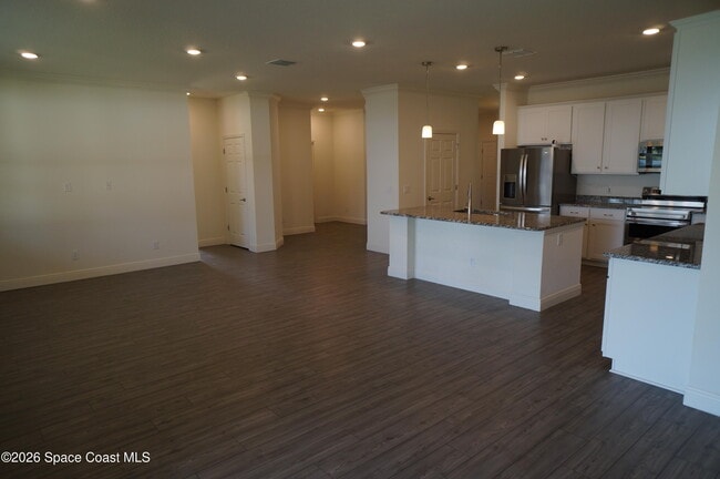 Building Photo - 153 Oakcrest Ave NE