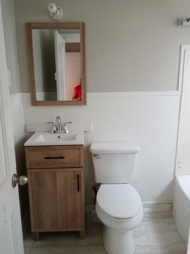 Building Photo - 701 Varsity Dr