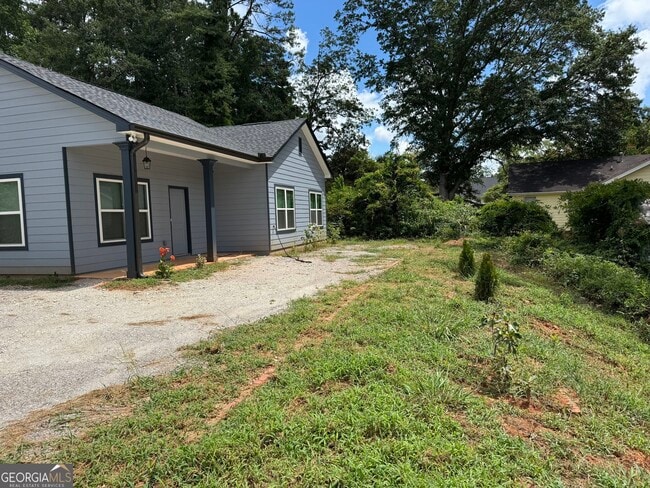 Building Photo - 1555 W Poplar St