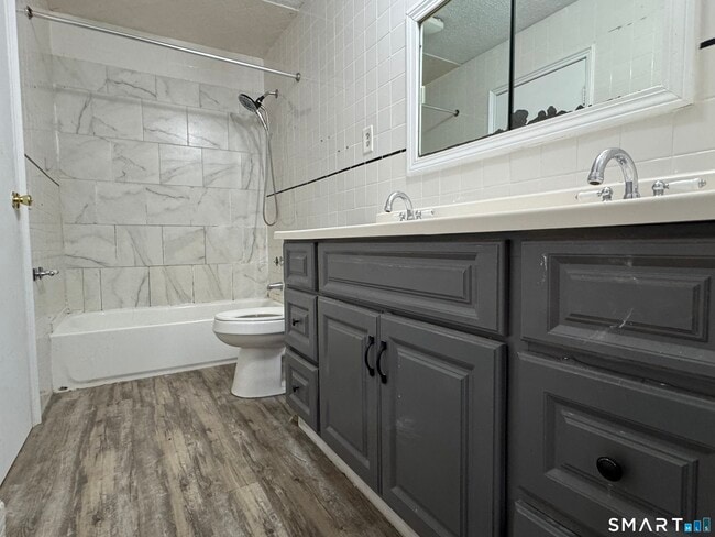 Building Photo - 158 River Rd