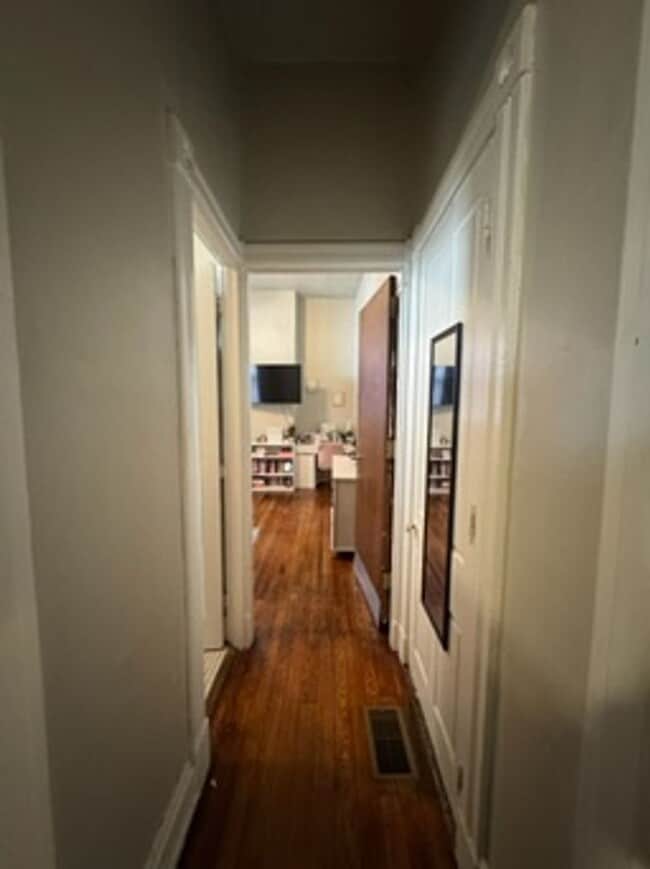 Building Photo - 26 Conklin St