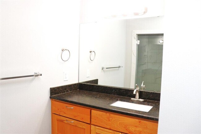 Building Photo - 606 Mildred Ave