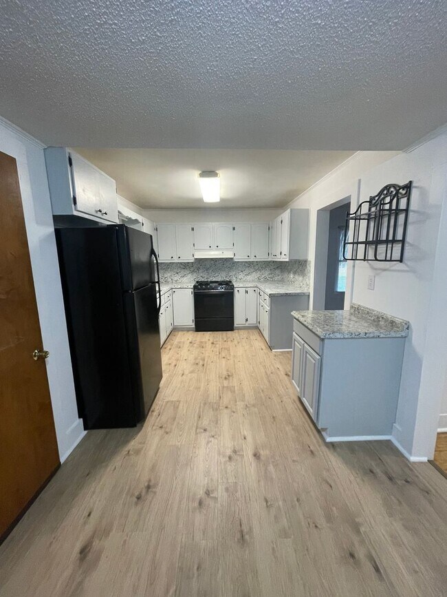 Building Photo - Welcome to this charming 2 bedroom, 1 bathroom home in Gastonia, NC.