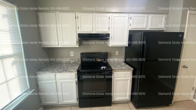 Building Photo - 611 Martin Ln