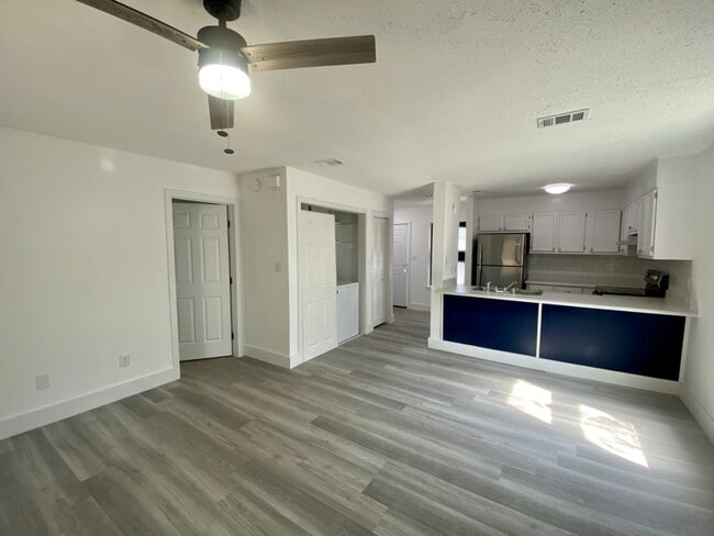 Building Photo - 10163 Guidy Ln